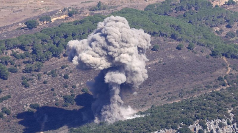 Осколки снарядов из Ливана попали в жилой дом на севере Израиля