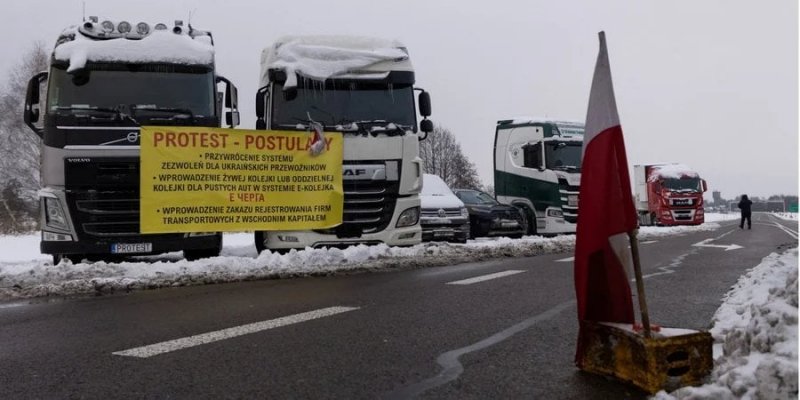 Пропуск вантажівок із України до Словаччини частково поновили — ДПСУ