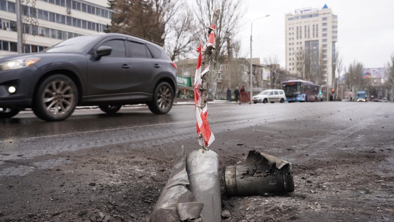 При обстреле Дзержинска пострадал мирный житель